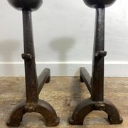 Paire de chenets anciens en fonte, décor rustique, vers 1900