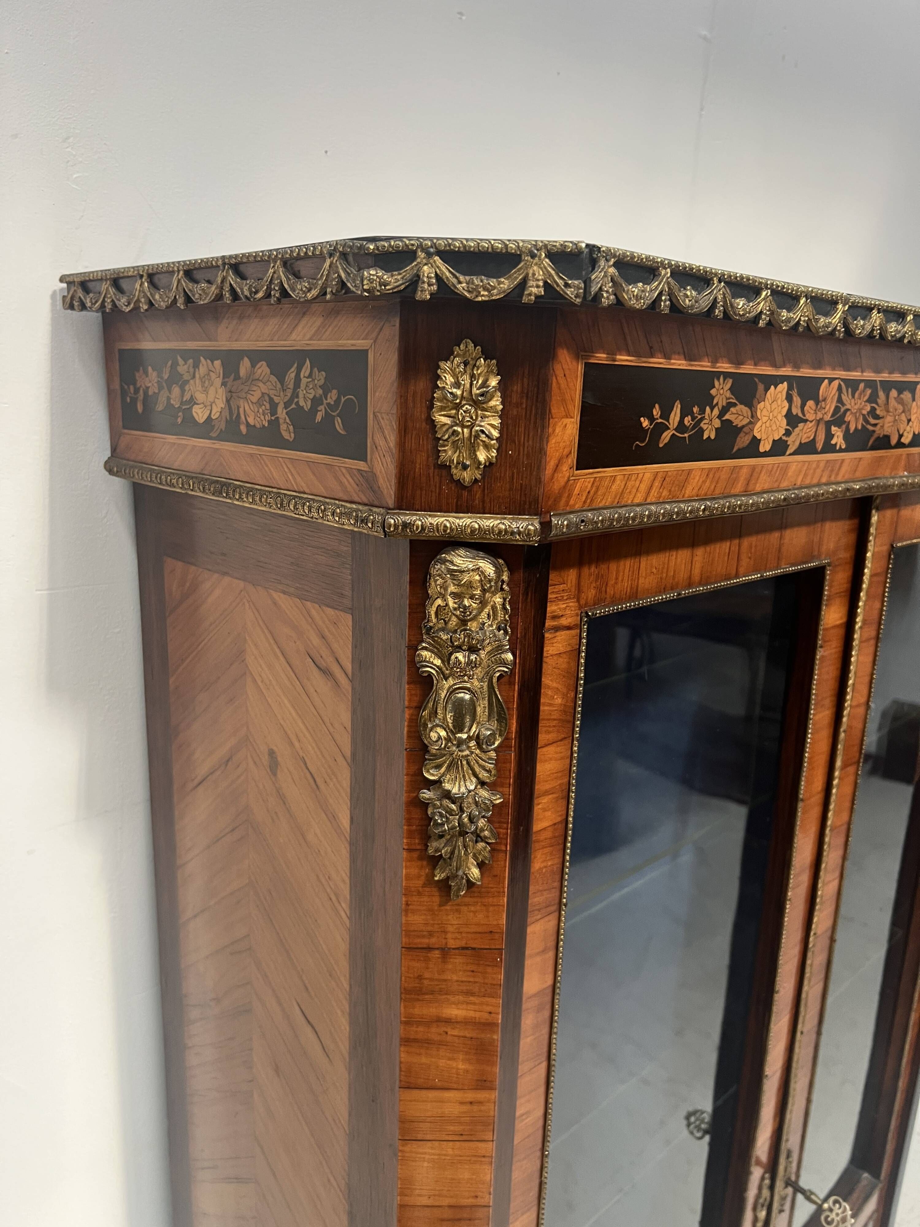 Napoleon III display cabinet in rosewood veneer and marquetry, 19th century.
