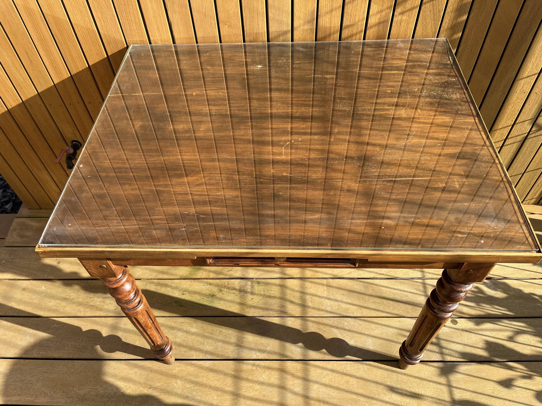 Desk table