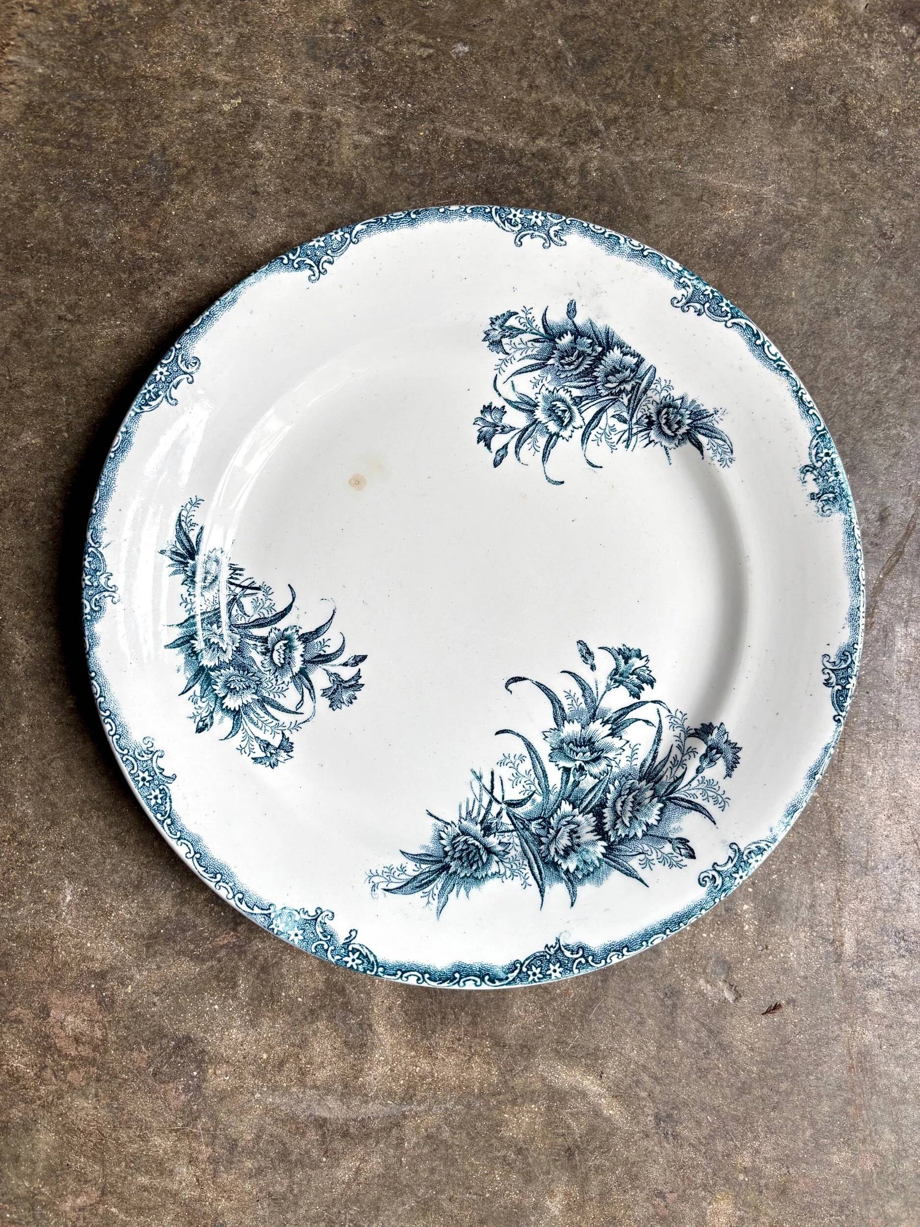 Léon Graves round dish in blue ironstone, "Oeillets" service