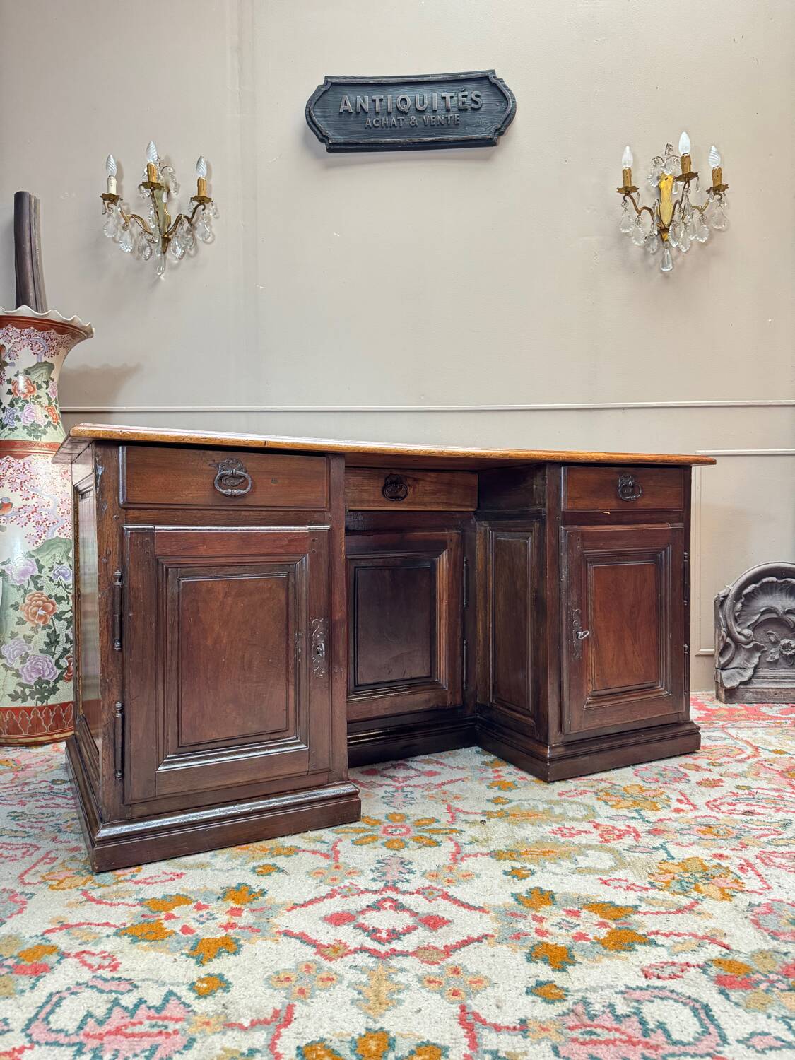Bureau with a drawer in walnut, 18th century.