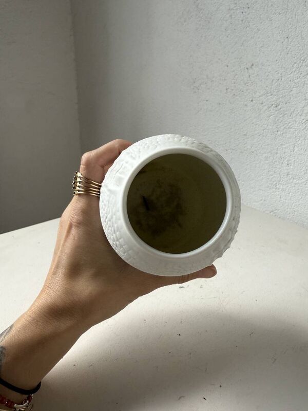 Vase en porcelaine Kaiser, finition « peau de crocodile »