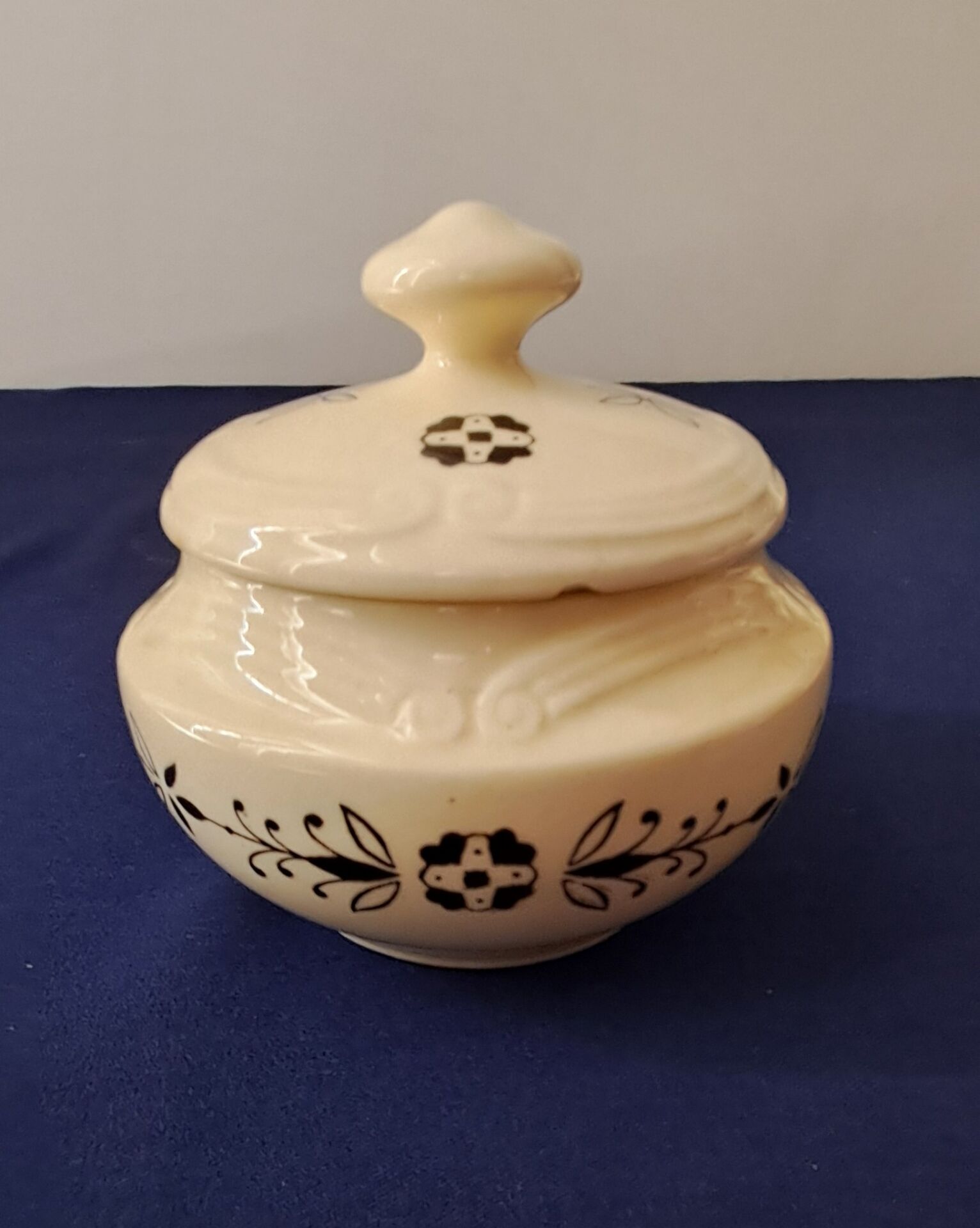 Jug and sugar bowl from Valenciennes by the Gien pottery. Vintage.