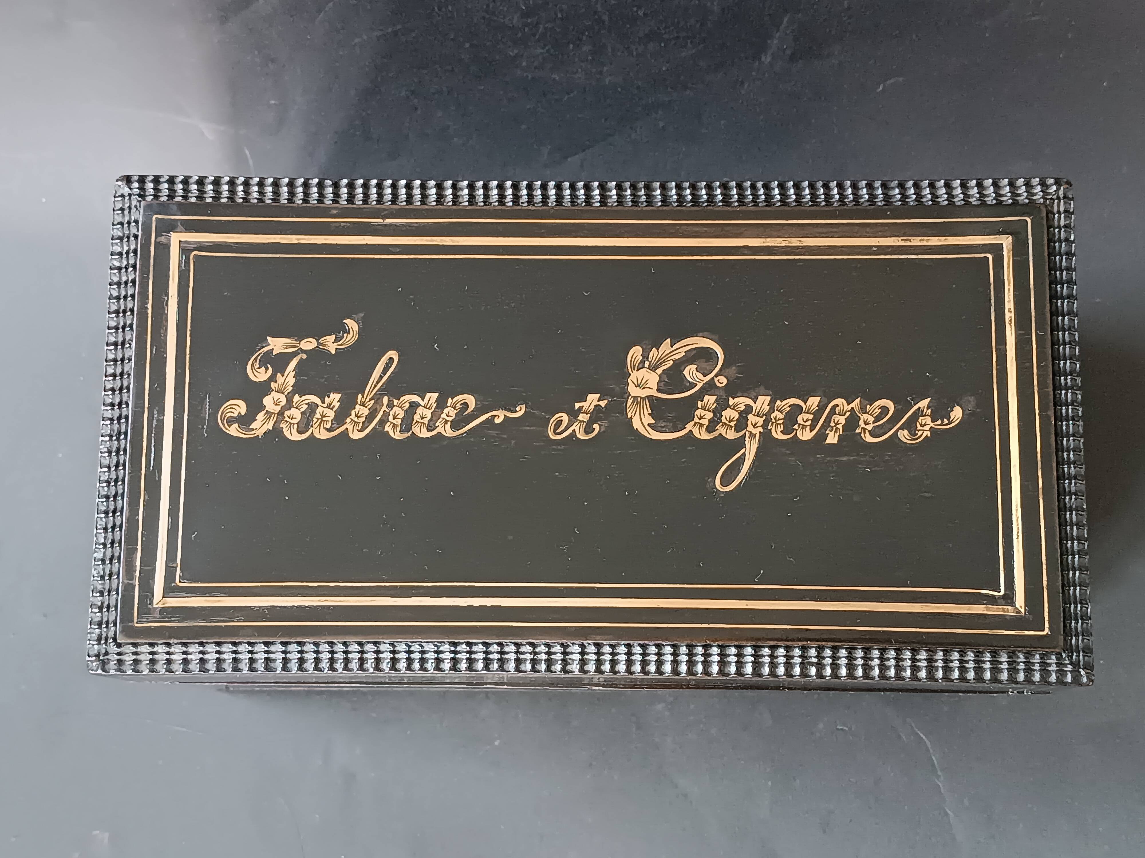 Coffret à tabac et cigares en bois et laiton Napoléon 3