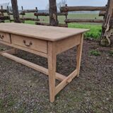 Farm table
