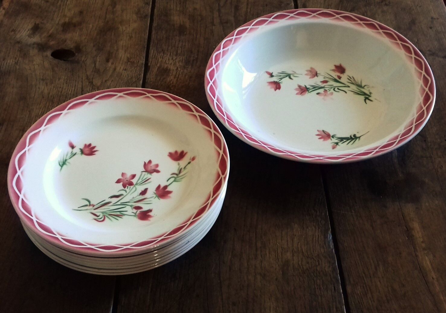 8 flat plates and a round deep dish Digoin Sarreguemines Aude Art Deco