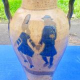 Vase breton ancien en grès décor couple breton et vue d'Auray signé