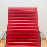 Chaise en aluminium EA116 de Charles & Ray Eames