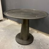 Table ronde industrielle en métal gris