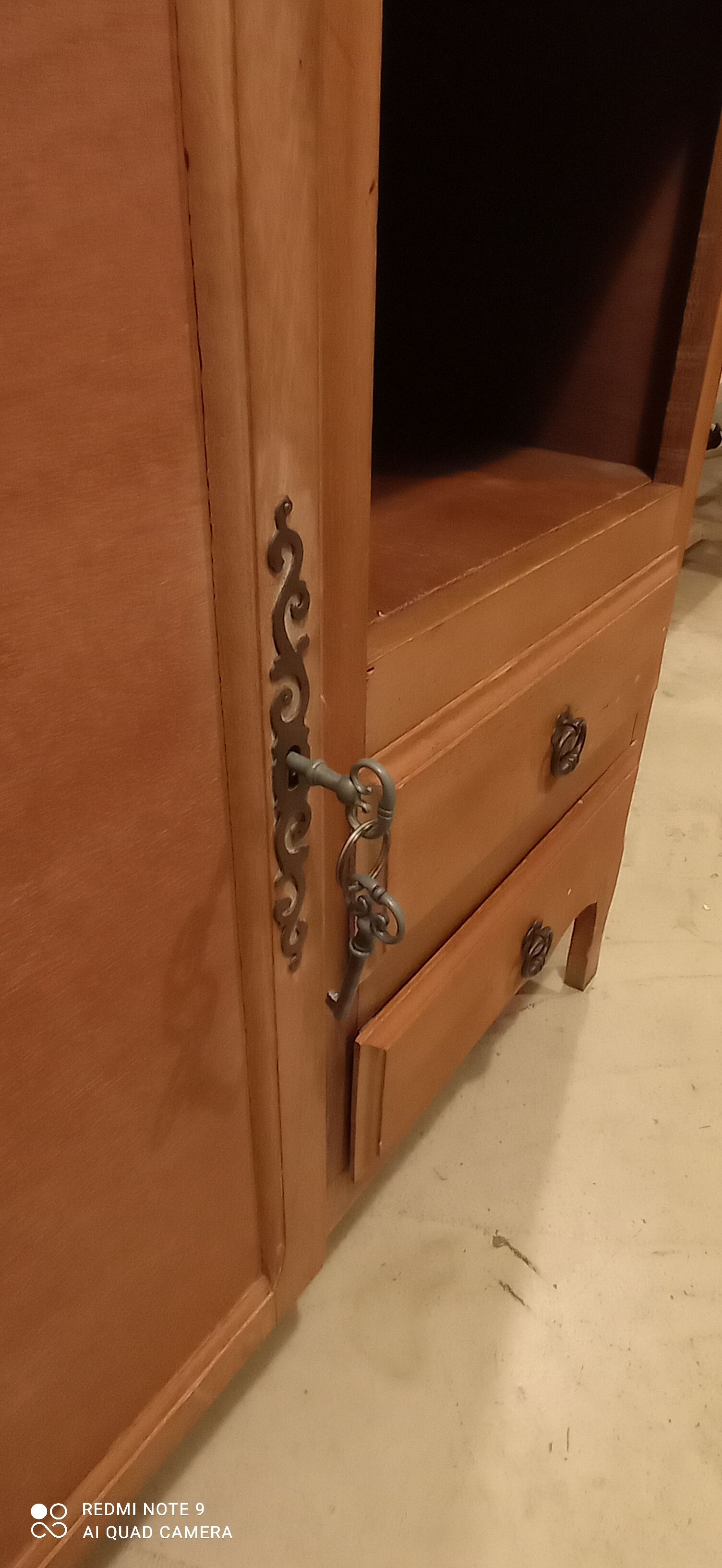 Chest of drawers or entrance furniture