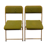 Deux chaises vertes et dorées