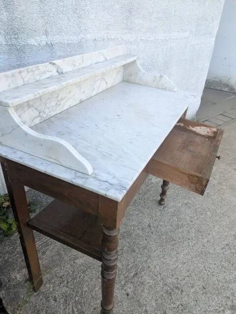 Dresser, vanity table