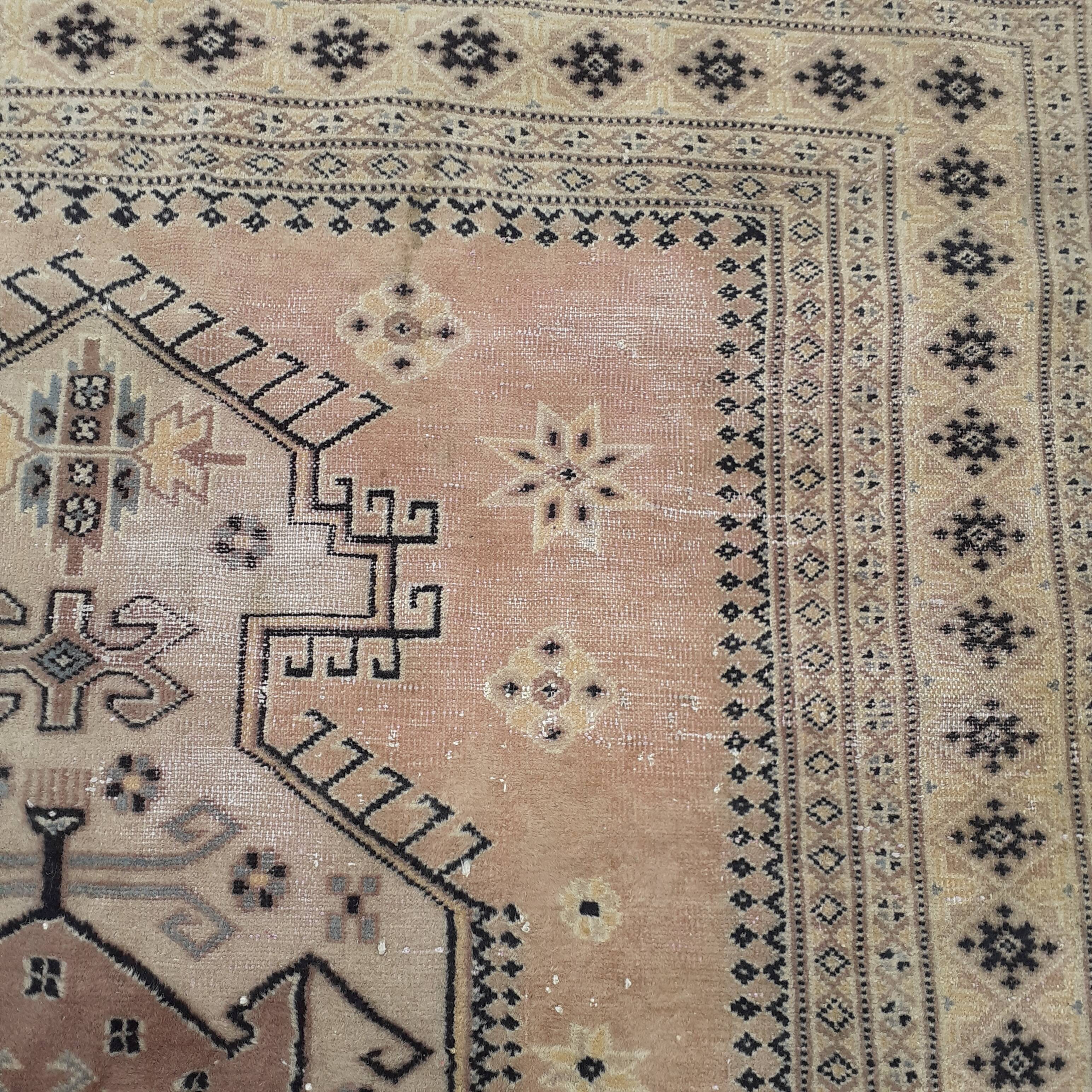 Handmade oriental carpet in wool - 185x125cm