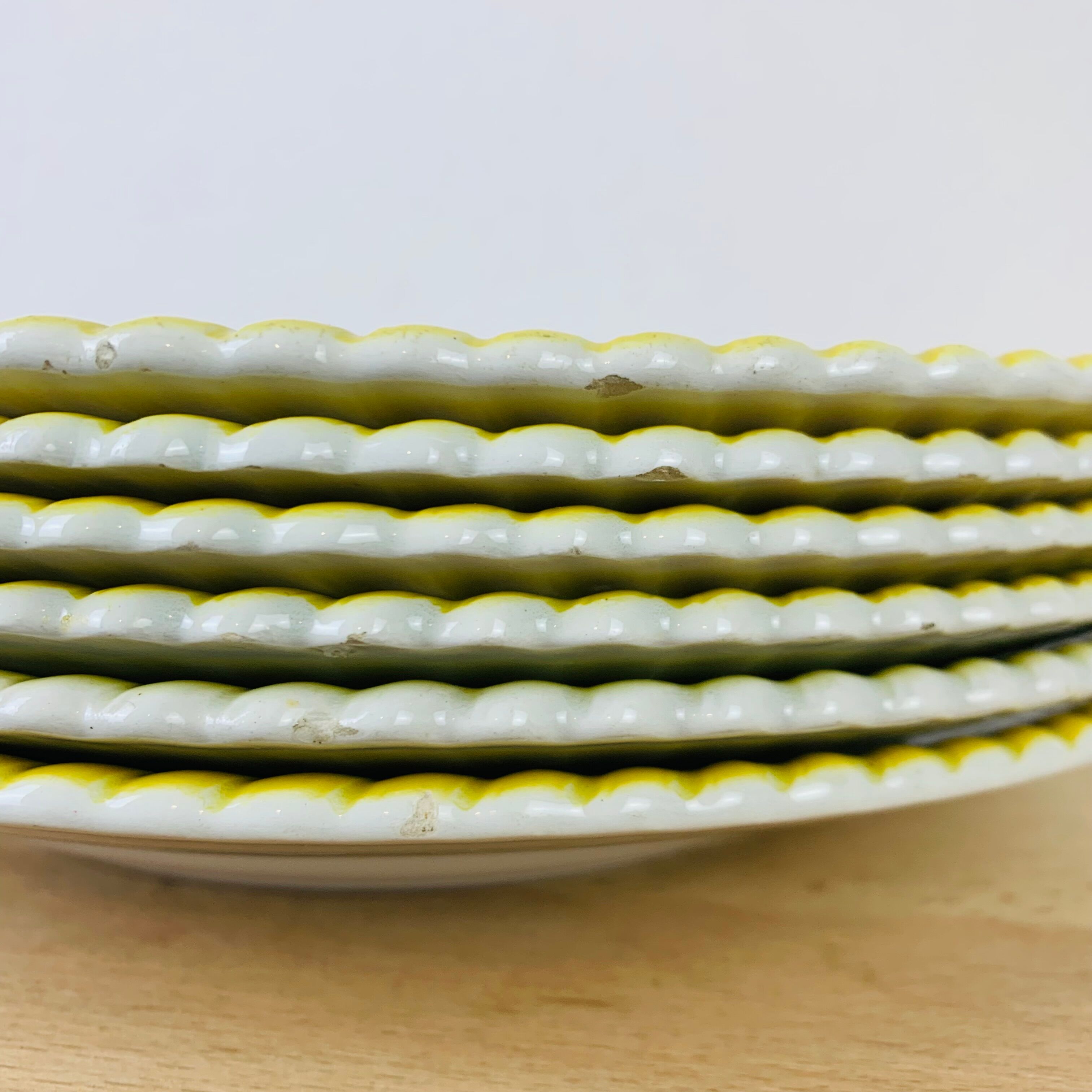 Set of 6 vintage earthenware dinner plates.