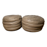 Paire de pouf en cuir patchwork De Sède