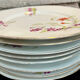 8 assiettes en porcelaine fleurie, fin XIXeme