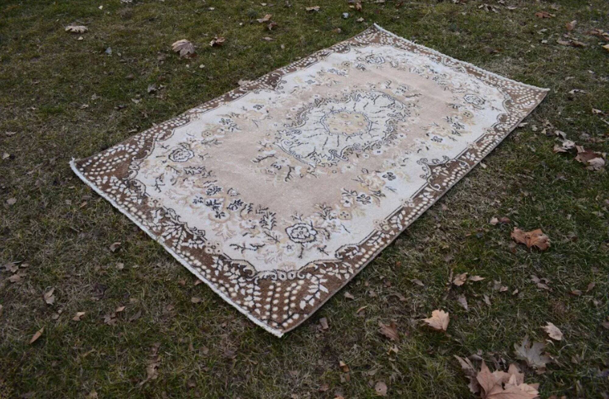 Vintage handmade Turkish rug 117x204 cm