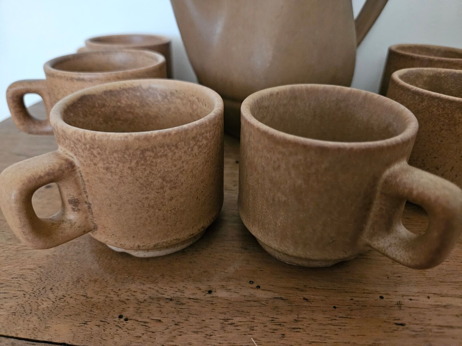 Coffee maker and its 6 stoneware cups