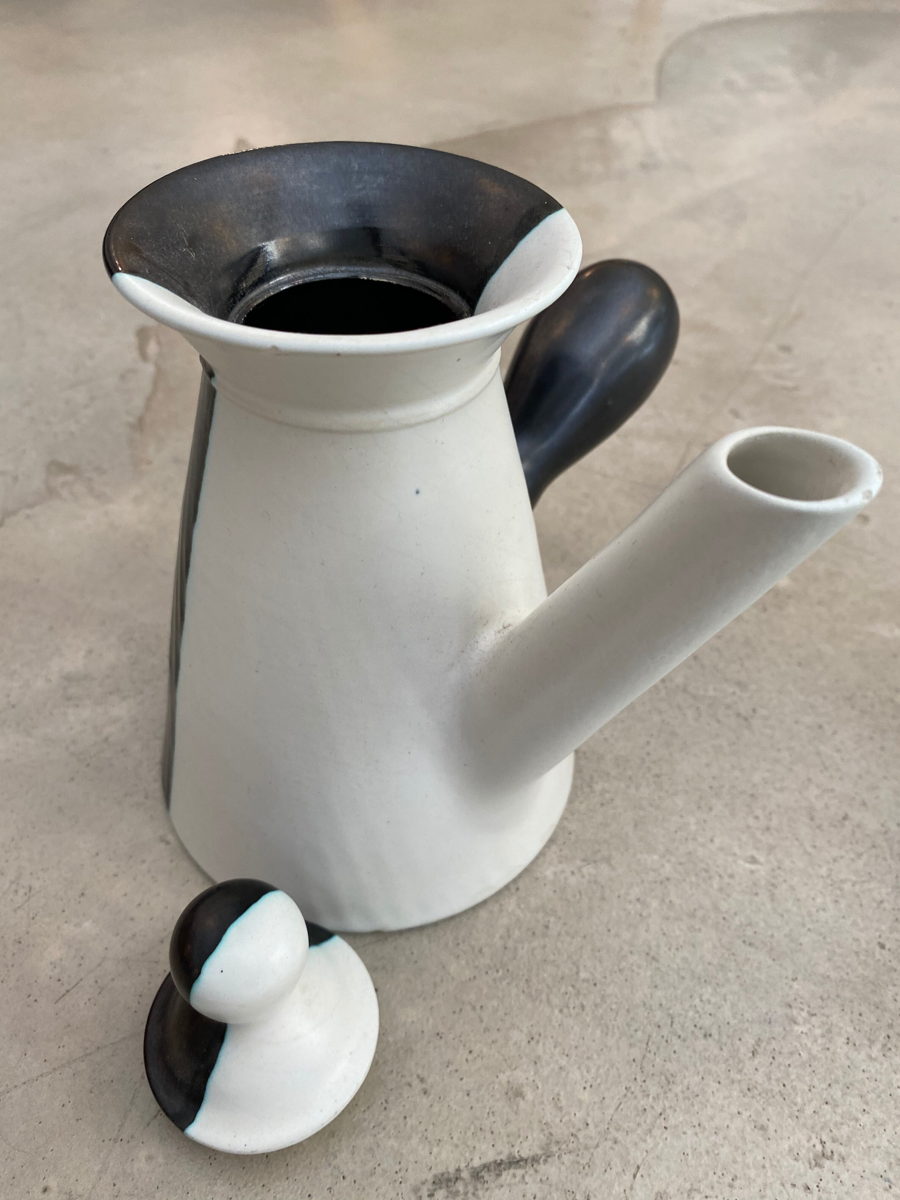 Teapot and milk pot