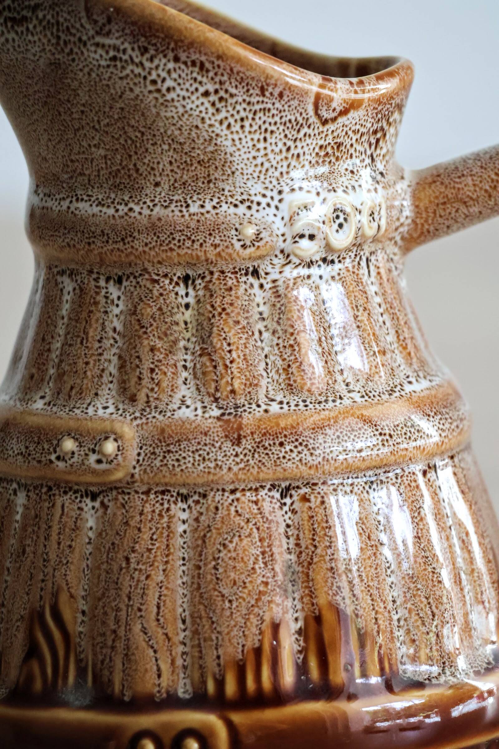 50cl glazed ceramic pitcher with beer barrel decoration