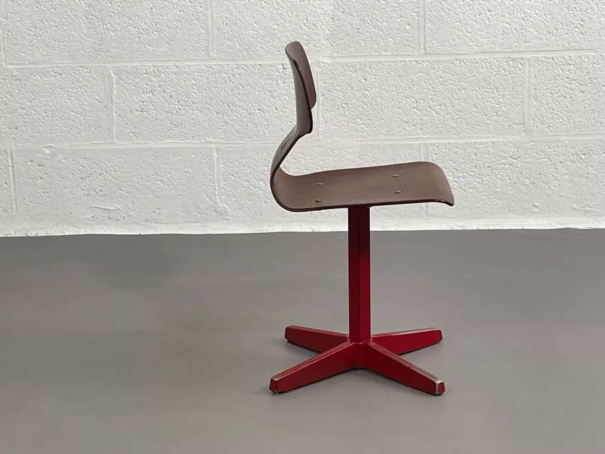 Galvanitas school chair