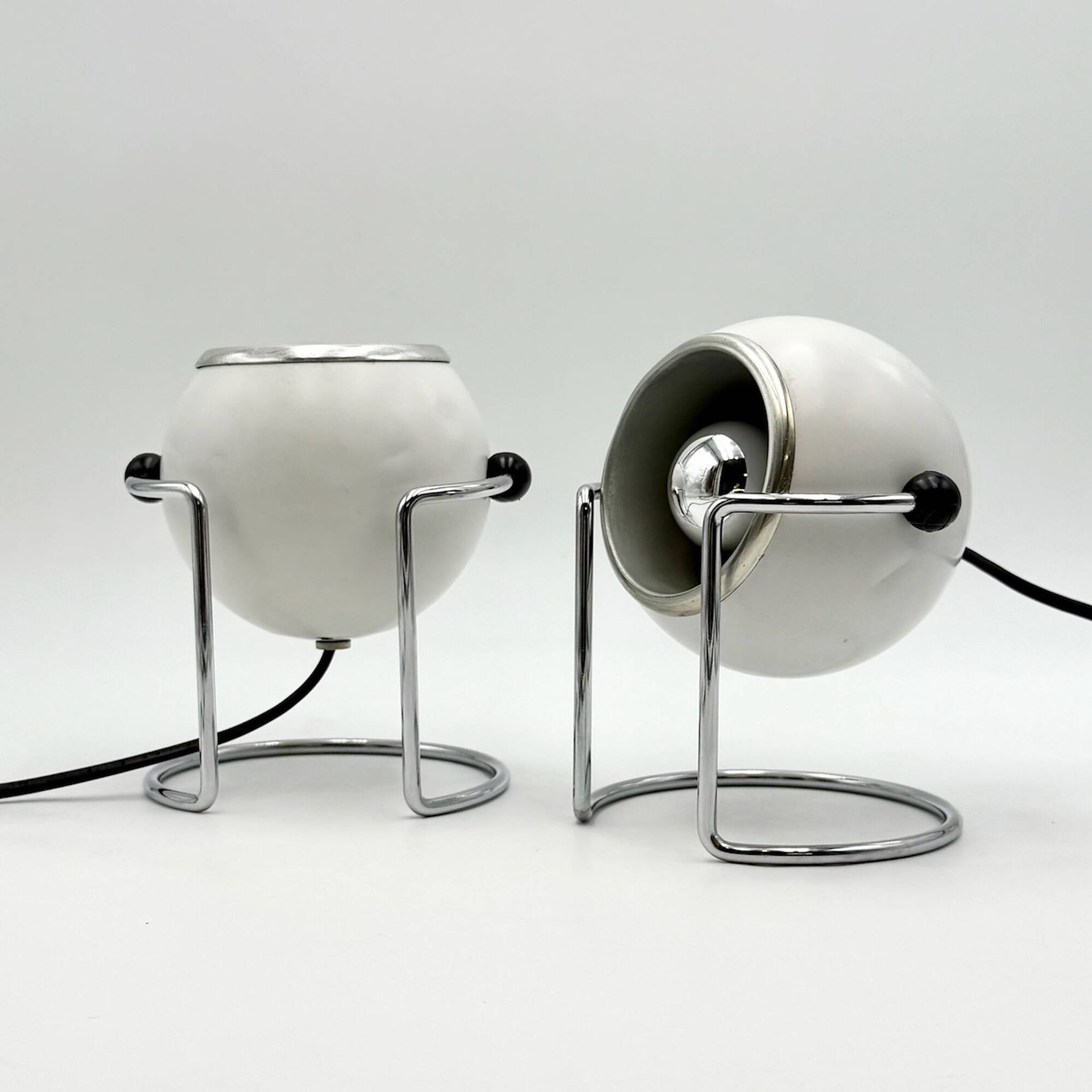 Pair of Rare Targetti Eyeball Lamps in White and Chrome, Italy, 1970s