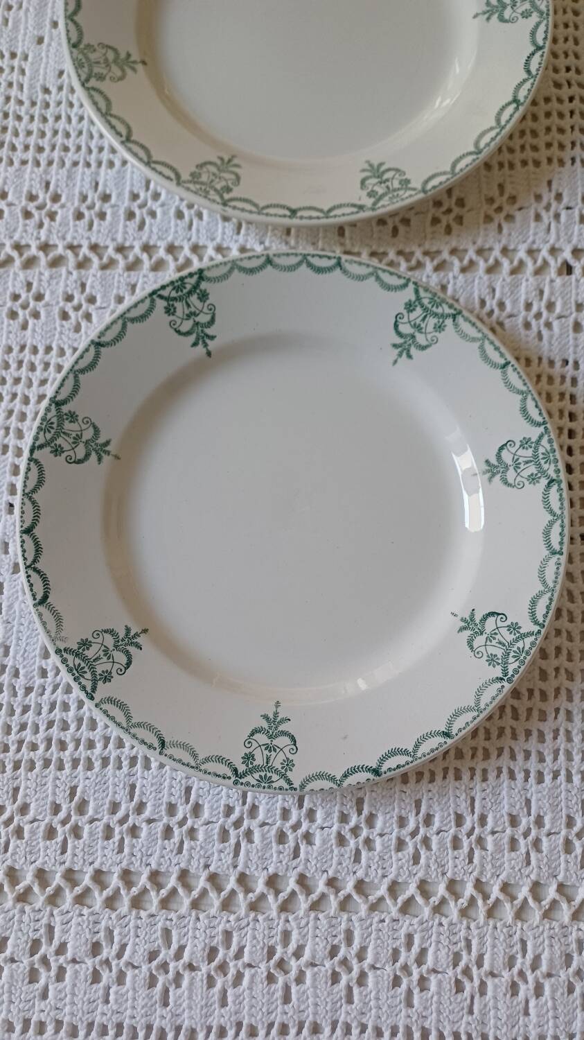 Set of 4 ironstone flat plates
