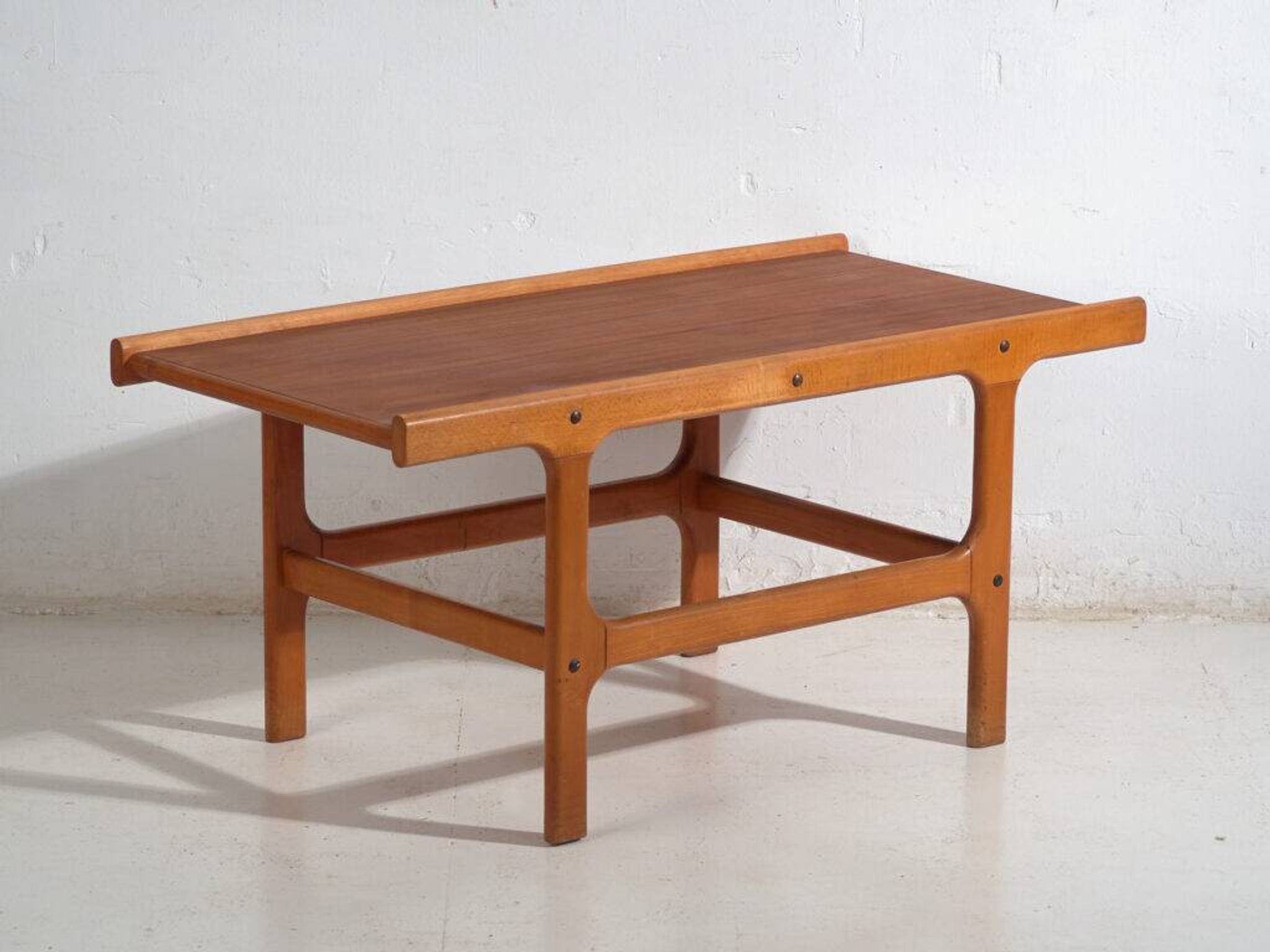 Table basse vintage en teck et hêtre style scandinave – Scandinavie, vers 1960