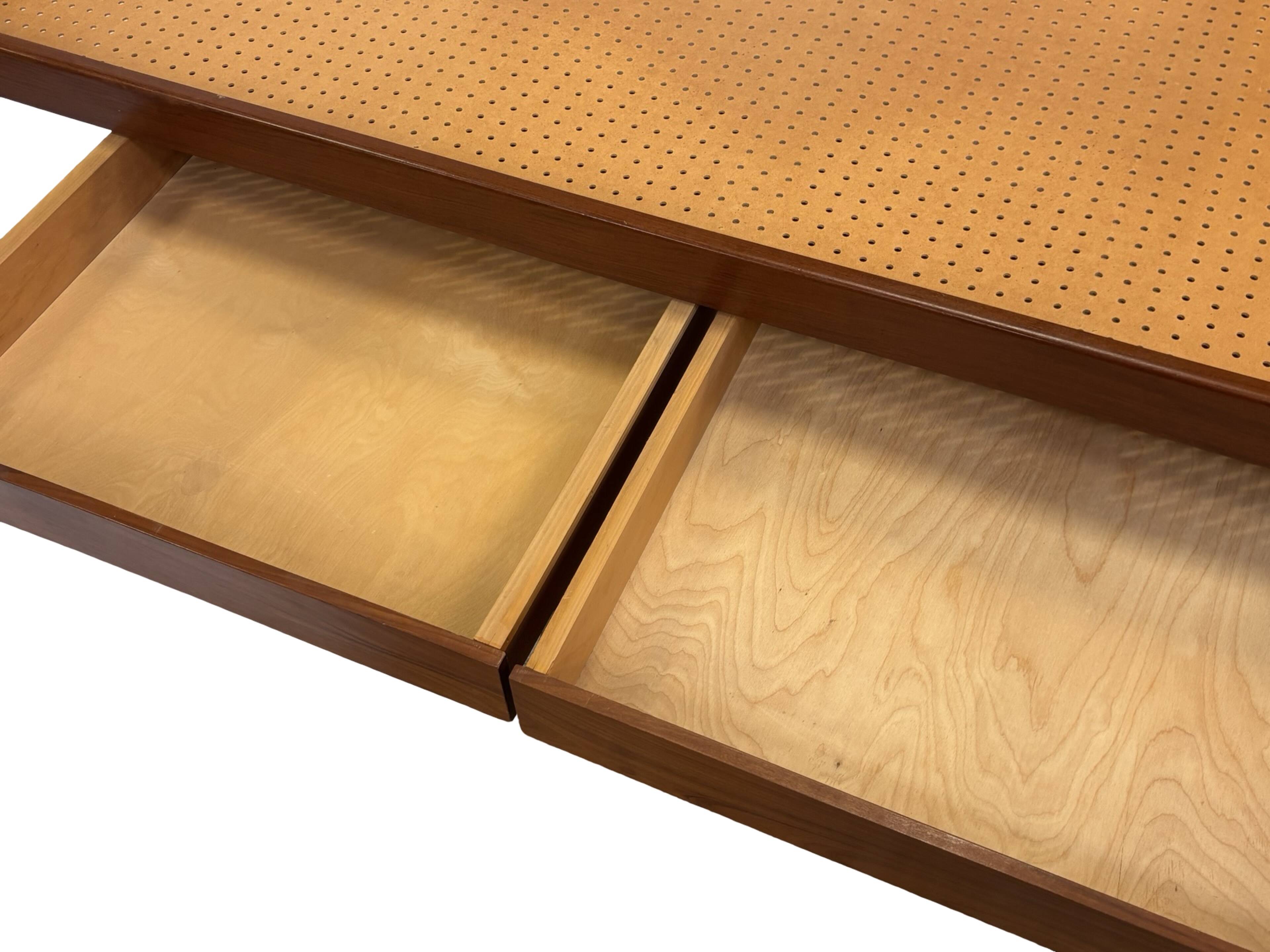 Vintage mid century daybed in teak design with drawers