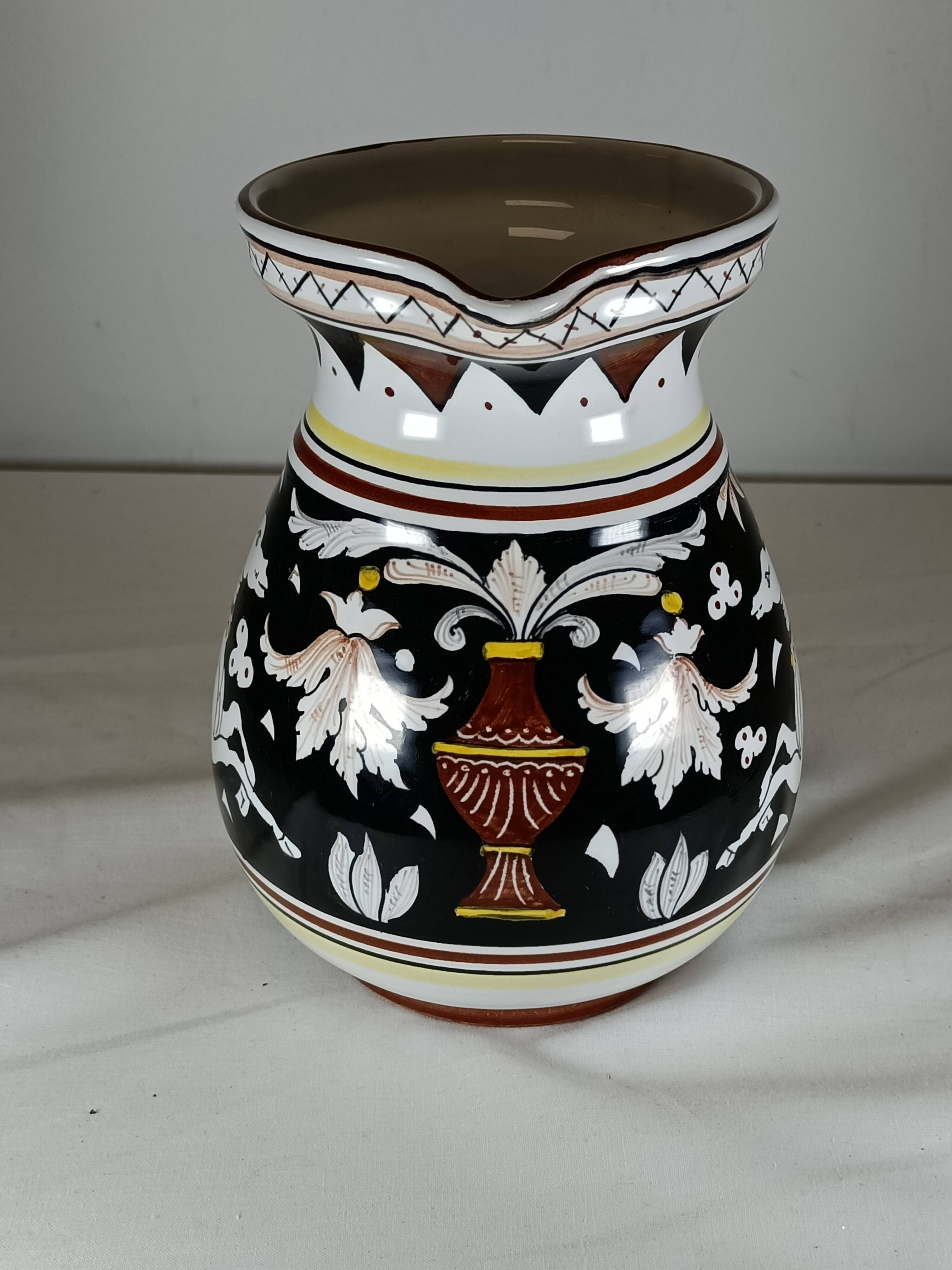 Archaic Italian pitcher from Siena in hand-painted ceramic – animal decoration