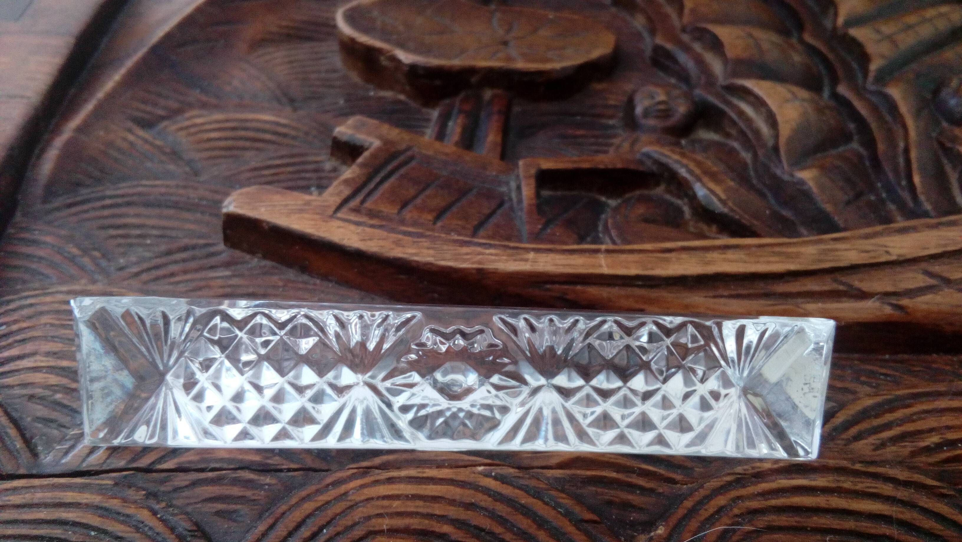 Ensemble de 12 porte-couteaux en cristal taillé