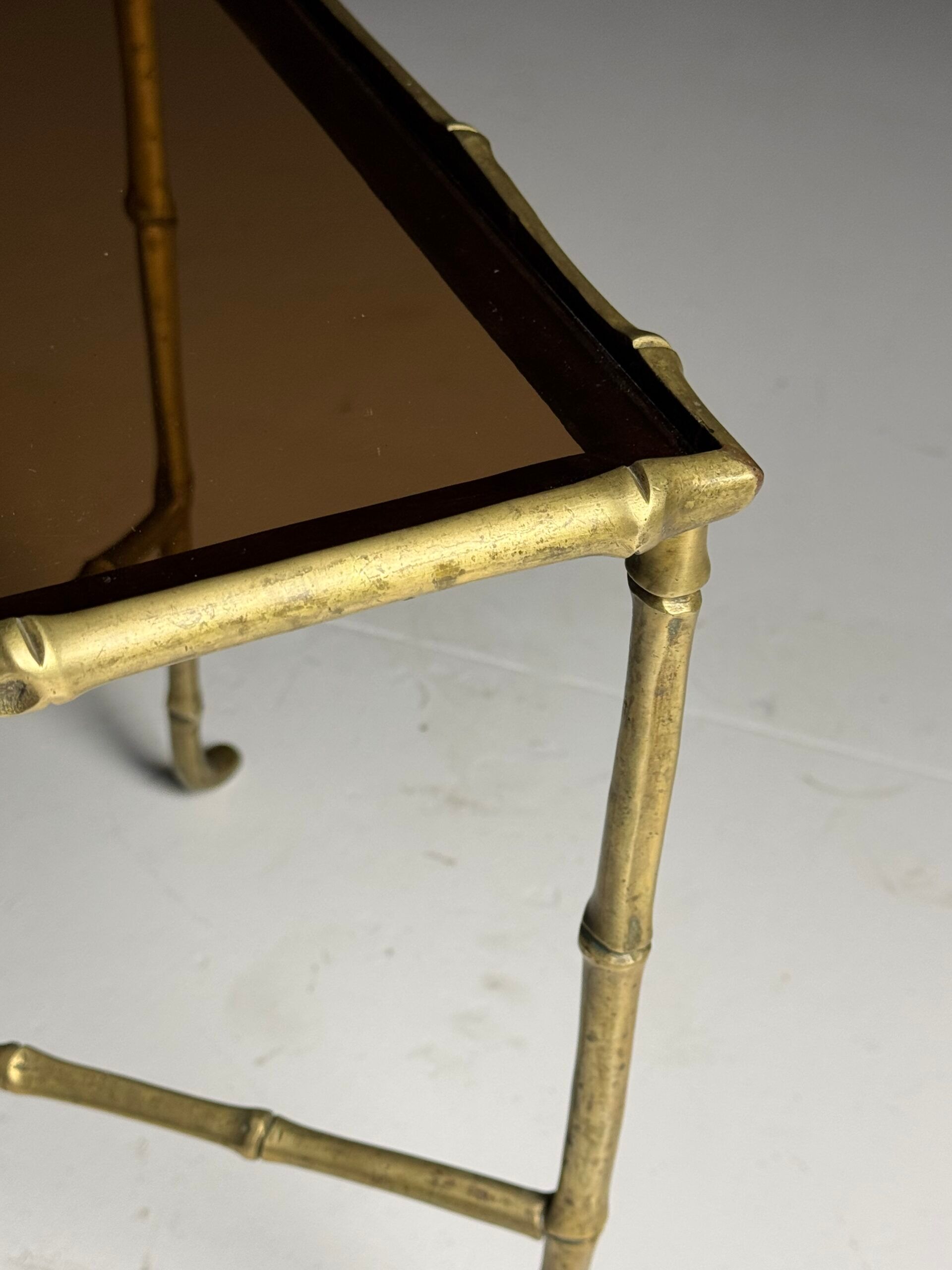 Table d'appoint en faux bambou