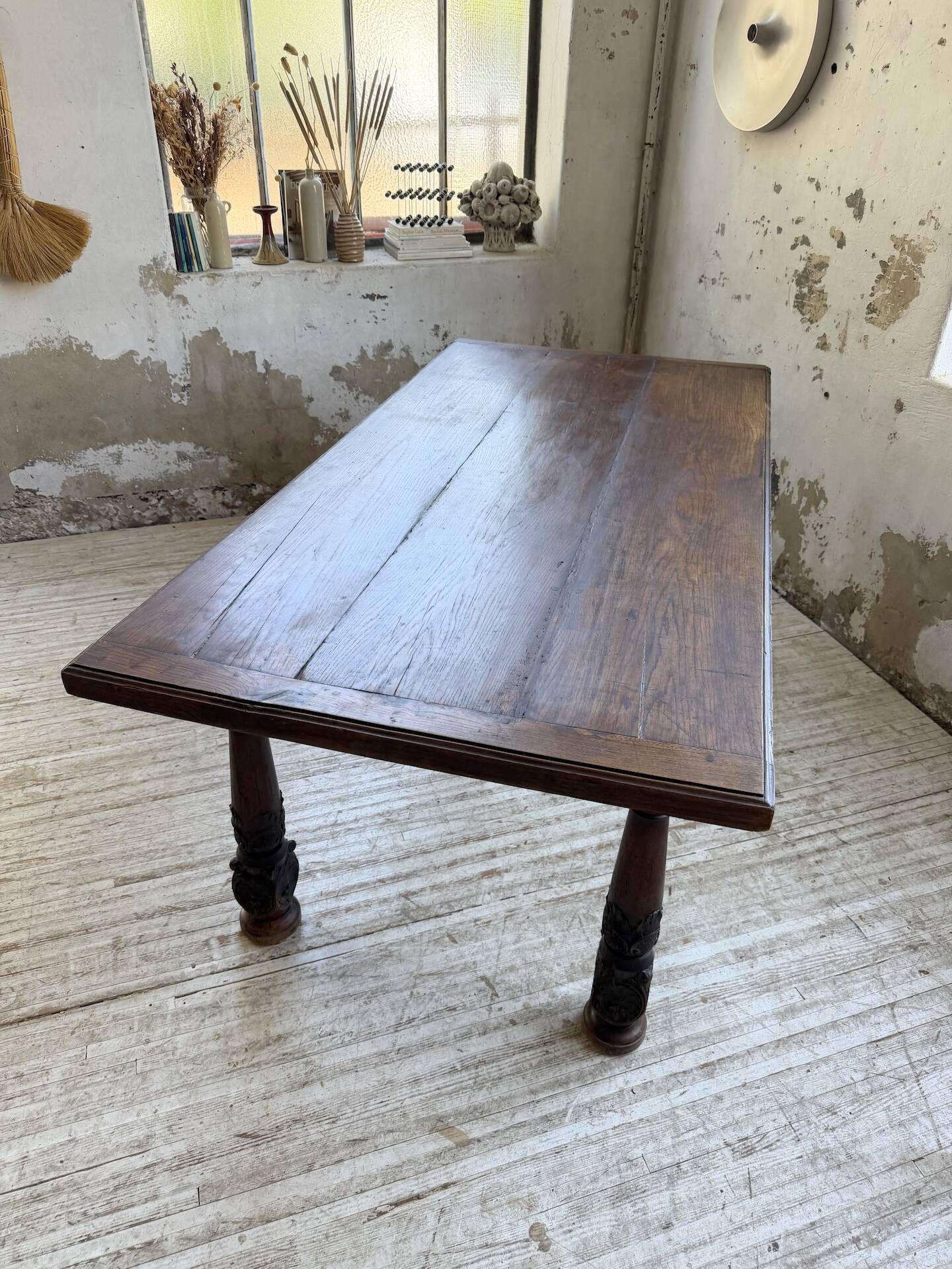 19th-century castle table, carved solid oak, 190cm.
