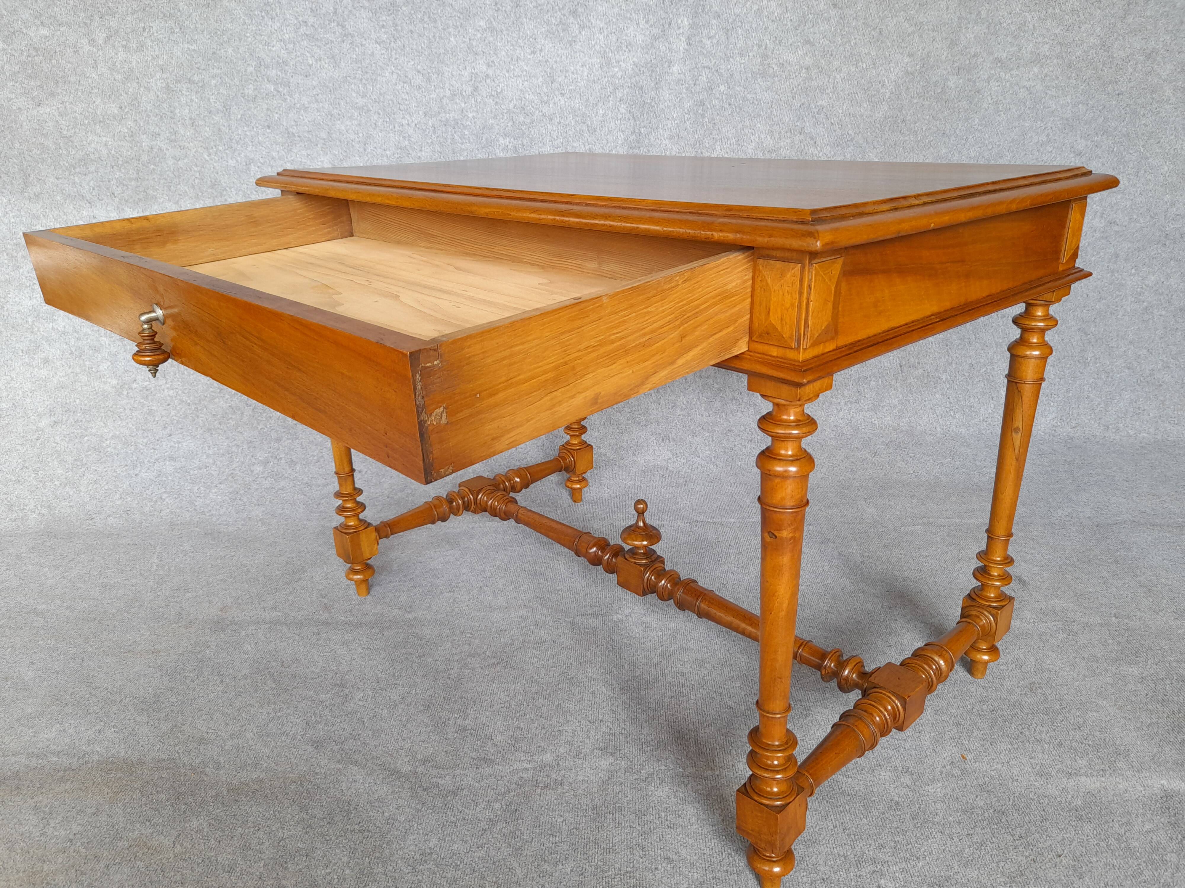 Bureau en noyer début 20ème siècle