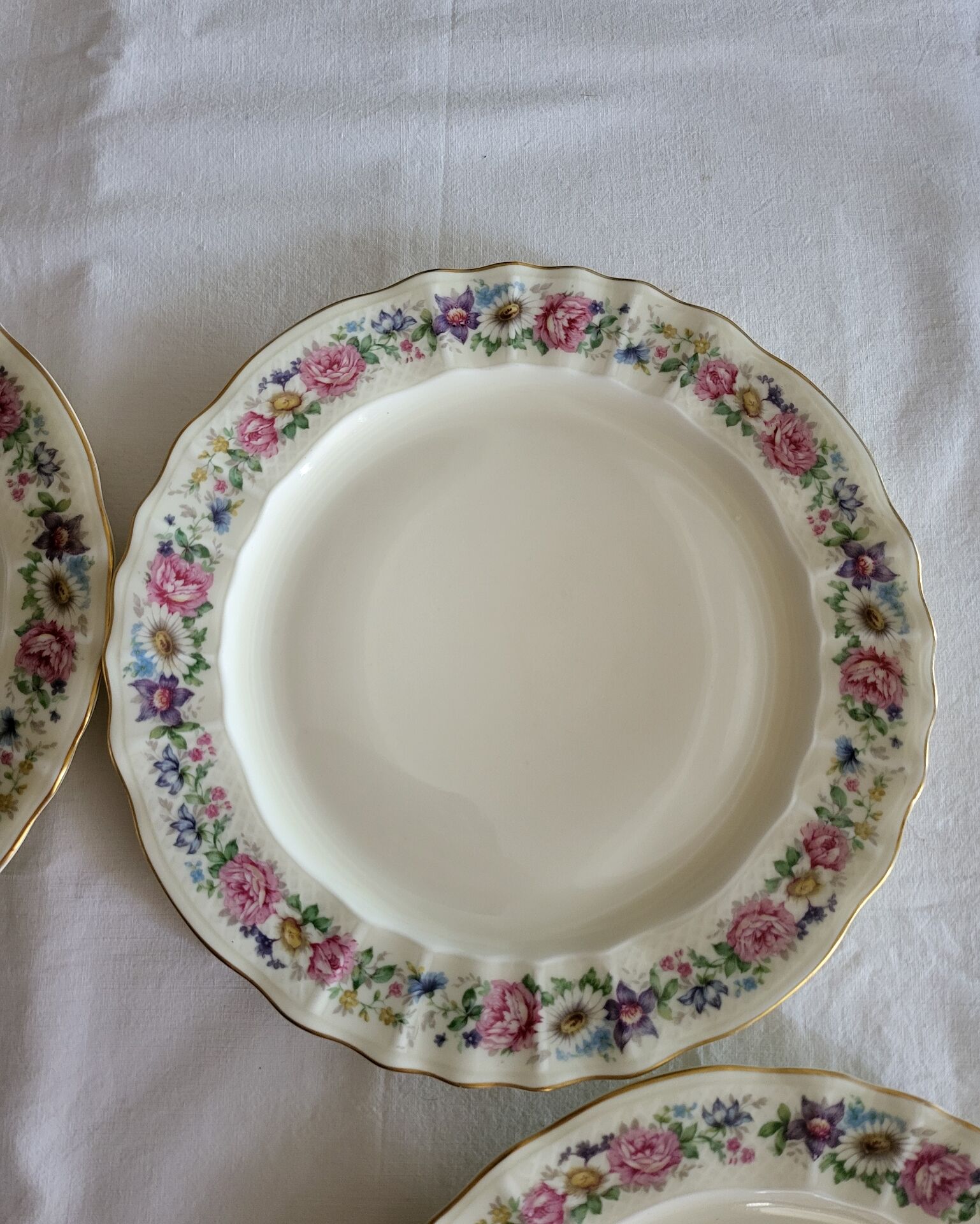 Limoges Bernardaud 5 Flat Plates in porcelain
