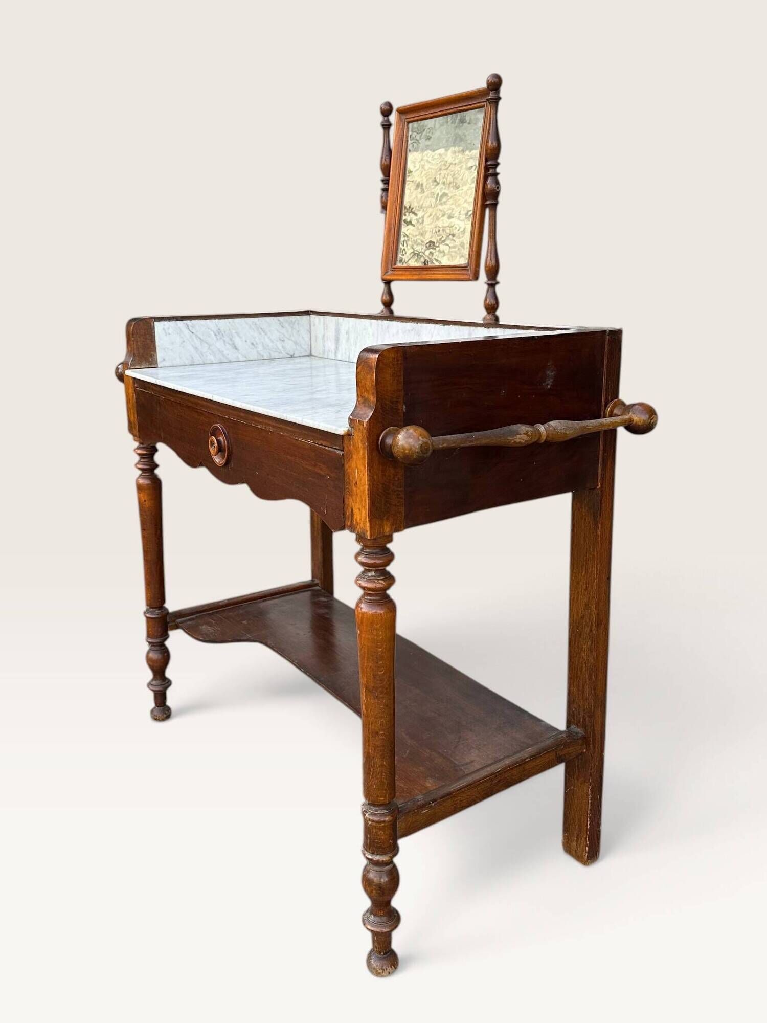 Dressing table in walnut and marble, late 19th century.