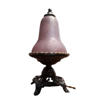 Lampe de chevet sur pied en regule avec tulipepate de verre pourpre violet leger