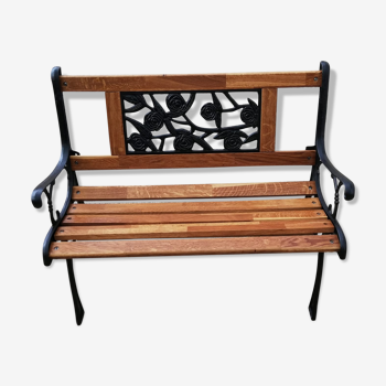 Bench in cast iron and wood