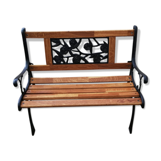 Bench in cast iron and wood