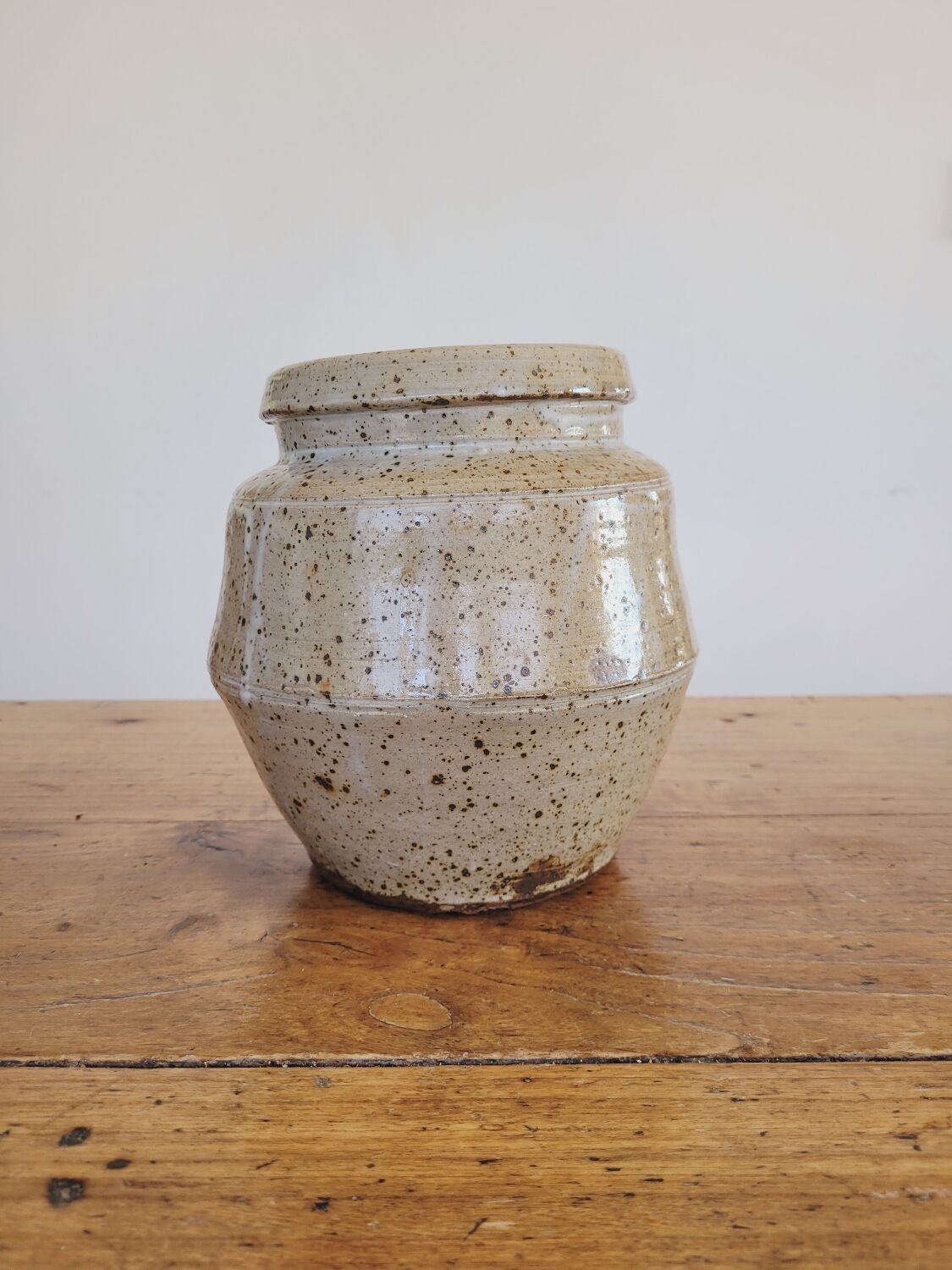 Vase / pot sandstone pyrity