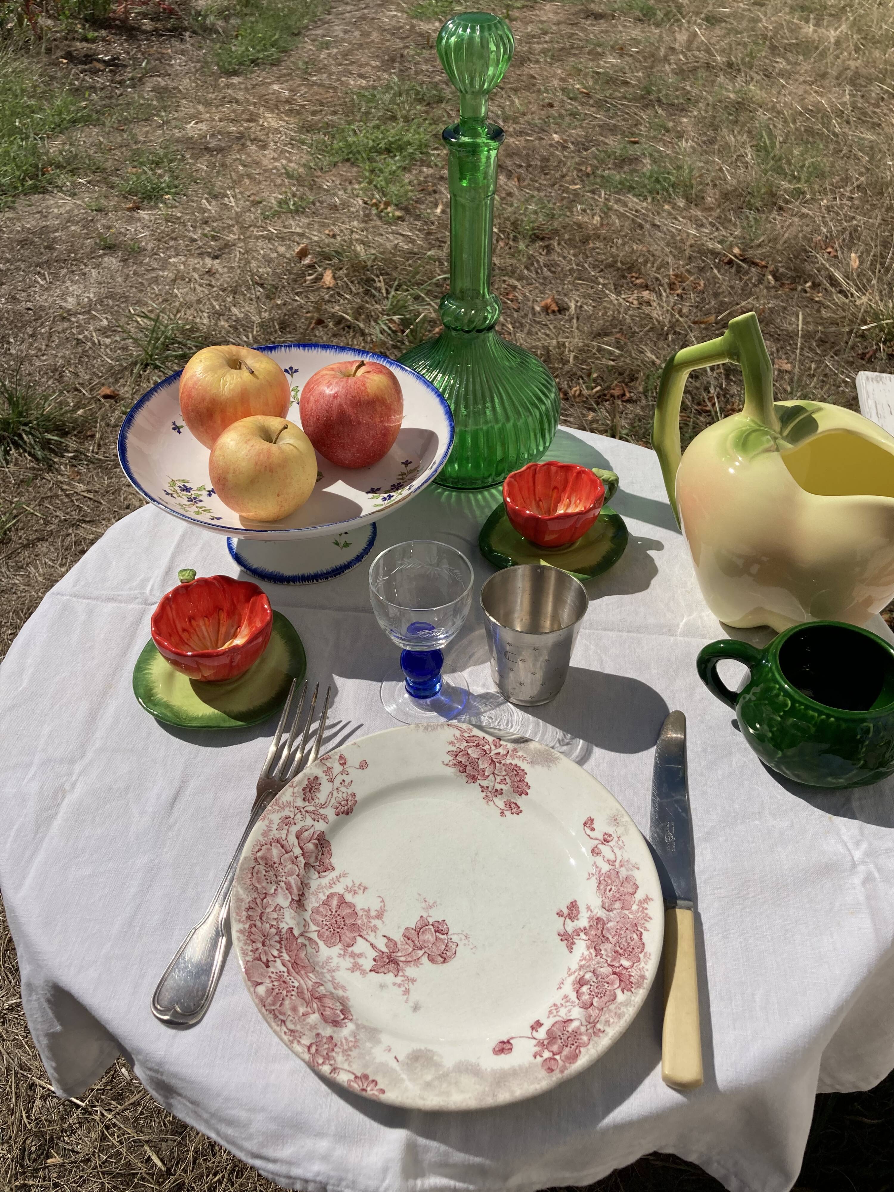 2 coffee cups red flowers and leaf in slurry shepherd