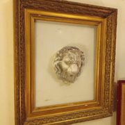 Ancien cadre doré ornement tête de lion sur plexiglas