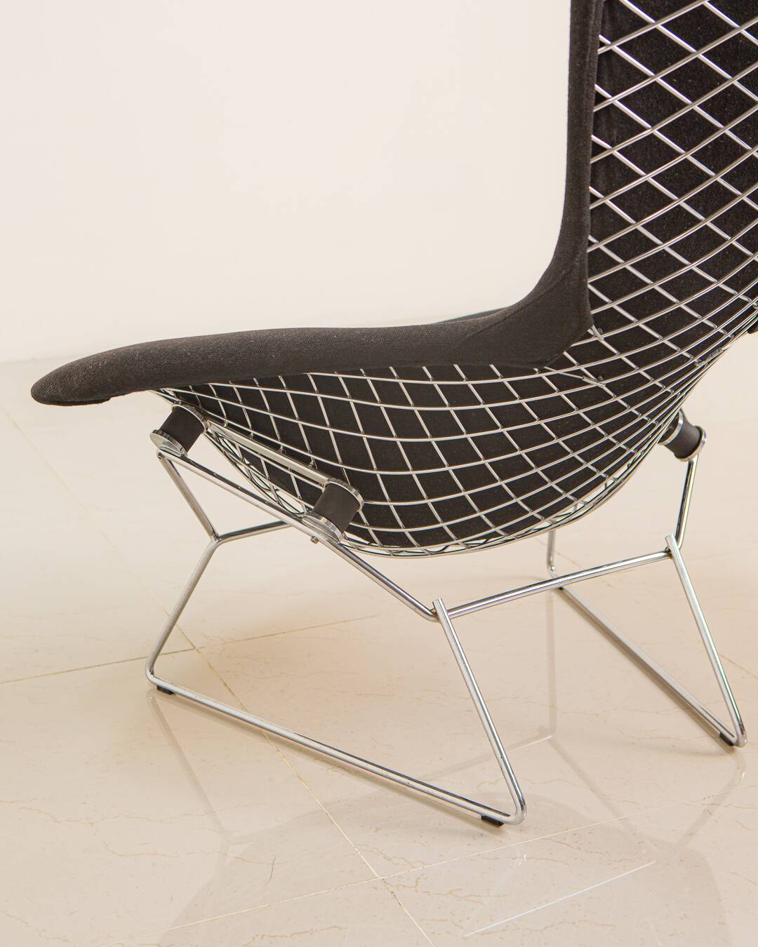 Black "Bird" armchair by Harry Bertoia for Knoll 80's