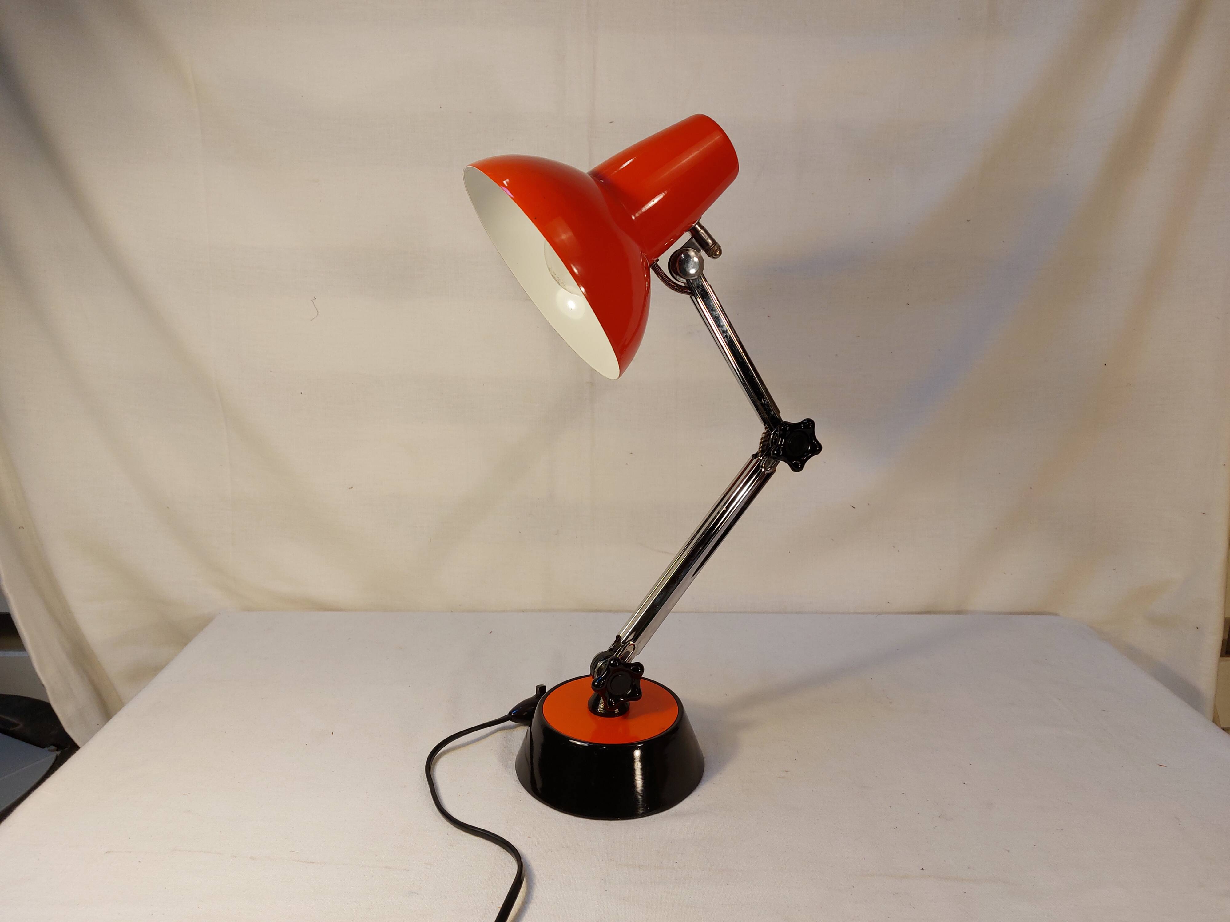 Vintage red articulated desk lamp - 70s/80s.