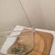 Plateau a fromage carre avec cloche bombee