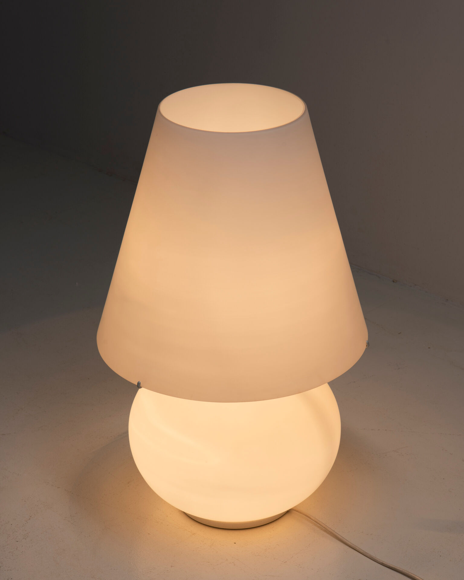 Lamp in white glass