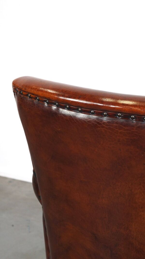 Fauteuil en peau de mouton avec une belle finition et une couleur profonde