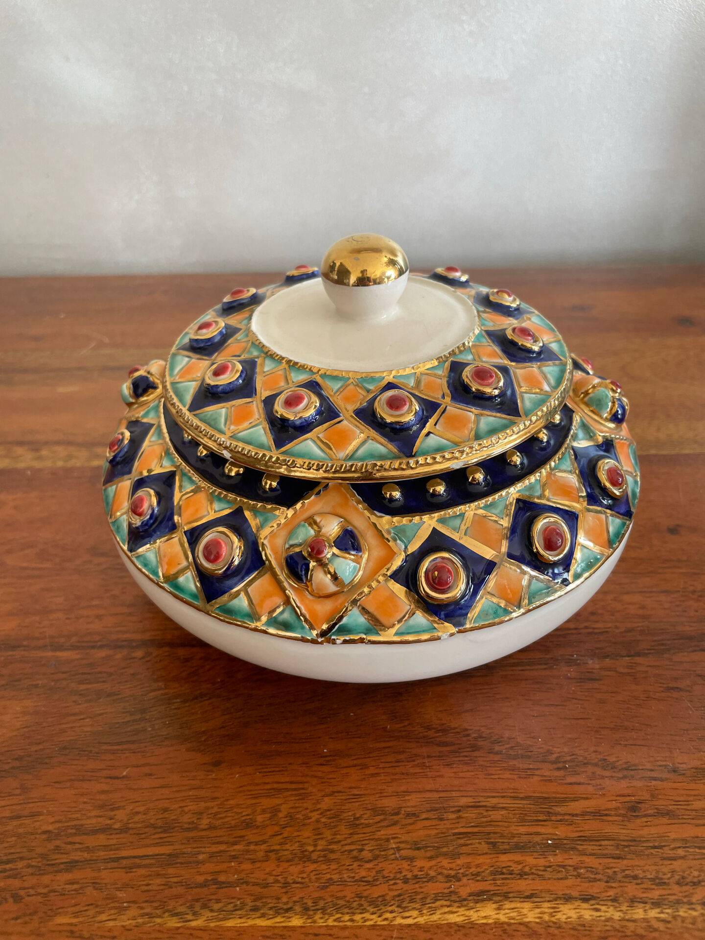 Ceramic bonbonnière
