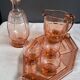 Carafe, verres et plateau en verre rose