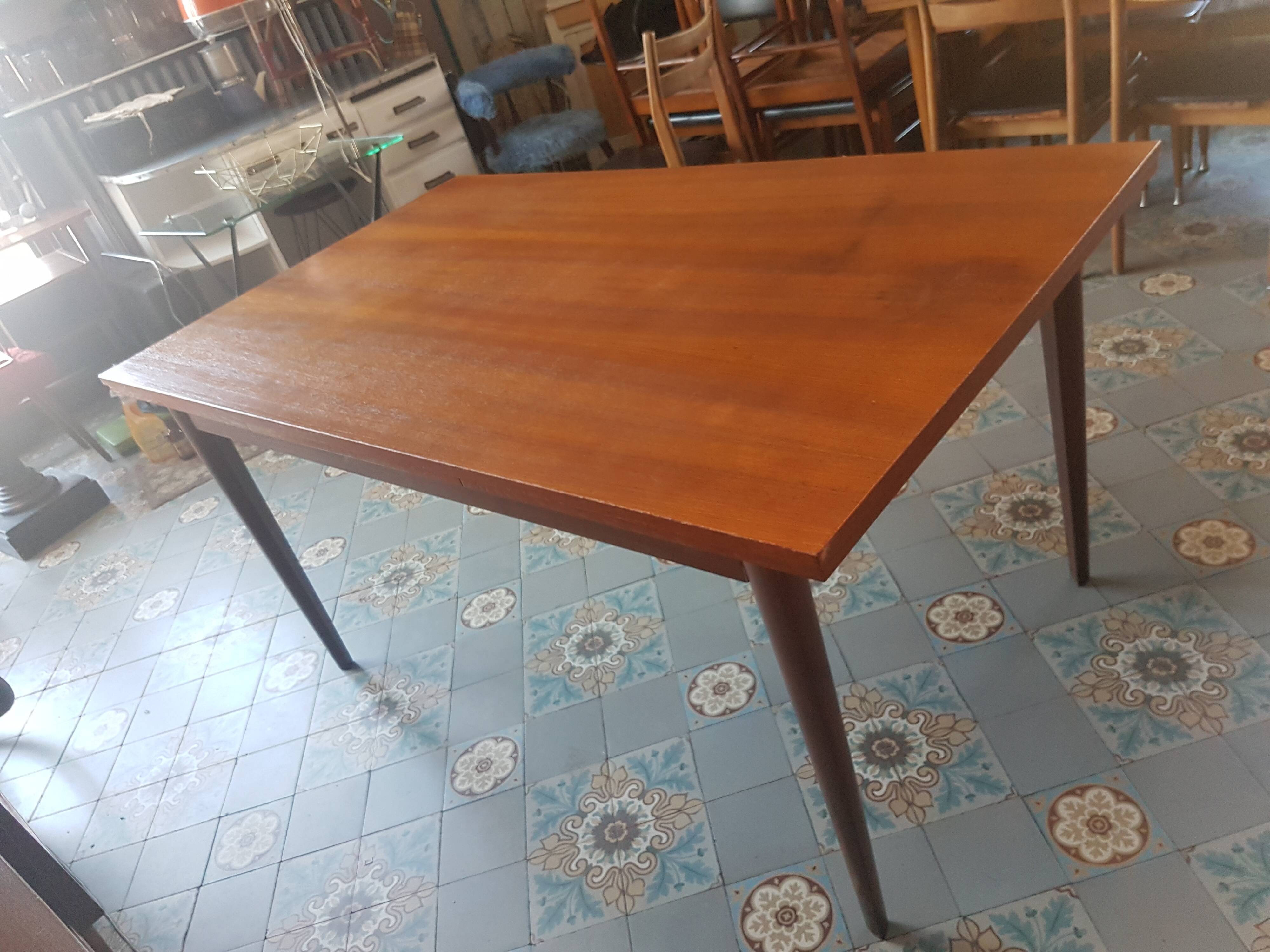Extendable table 60s